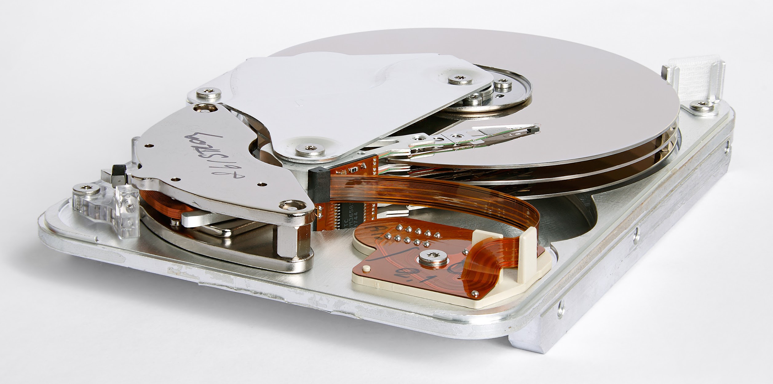 HDD (HARD DISK DRIVE)