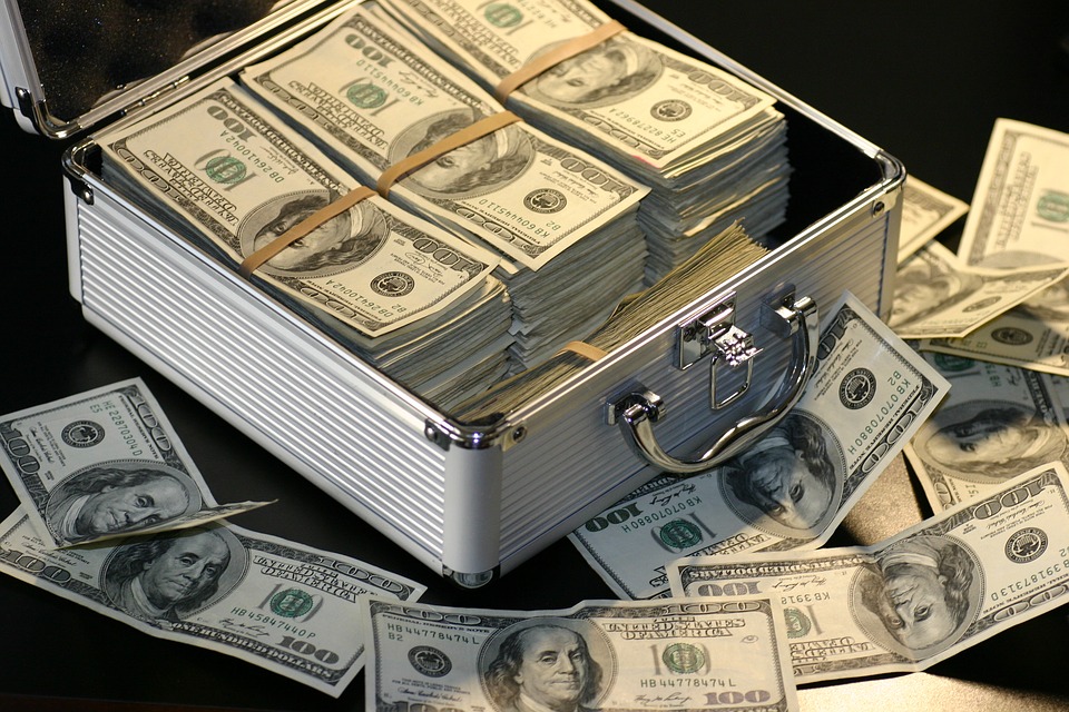 DOLLAR EASILY BECOMES STRONGER